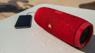 JBL Charge 3: Speaker Bluetooth Anti Air Tahan 20 Jam!