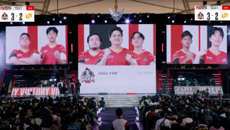 Geek Fam Tumbangkan RRQ Hoshi 3-2 di Babak Playoff MPL ID Season 13
