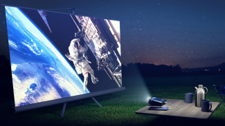 Rekomendasi Proyektor Mini Terbaik untuk Sensasi Bioskop di Rumah!