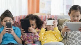 Kecanduan Gadget: Bahaya Tersembunyi yang Mengancam Kesehatan Mental Remaja