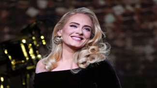 Adele Menangis di Konser Terakhirnya, Tak Tahu Kapan Akan Tampil Lagi