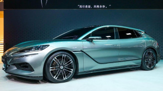 Canggihnya e³ Platform di Denza Z9GT! Bisa Parkir Sendiri & Tetap Stabil Saat Ban Pecah