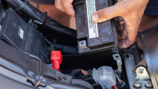 Aki Motor Cepat soak? Ini Penyebab dan Cara Mengatasinya!