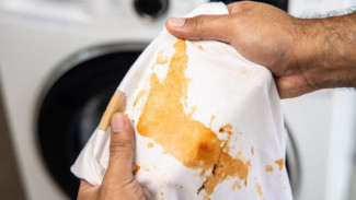 4 Racikan Ampuh Hilangkan Noda Bandel di Baju Tanpa Ribet