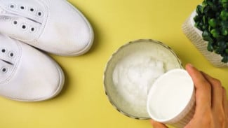 Rahasia Hilangkan Noda Kuning pada Sepatu Putih dalam Satu Menit