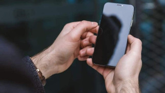 Trik Sederhana Hidupkan HP Mati Total, Cuma Pakai Lampu LED dan Charger Bekas!