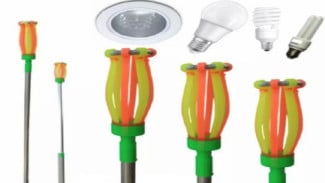 Cara Bikin Alat Pasang Lampu Praktis dari Pipa Bekas, Tak Perlu Lagi Tangga atau Kursi!