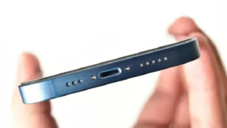 Cara Aman Membersihkan Speaker iPhone Agar Suara Tetap Jernih