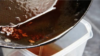 Banyak Yang Belum Tahu, Minyak Jelantah Bisa Bening Lagi Cuma Pakai 1 Bahan Dapur Ini