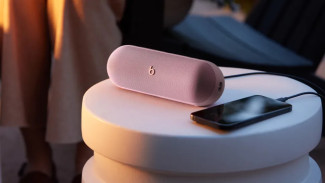 Beats Pill Hadir dengan Warna Baru Blush Pink & Navy Blue, Siap Meriahkan Musim Panas 2025