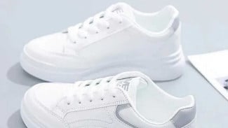 Sepatu Putih Kotor? Ini 5 Cara Mudah Bersihkan Noda Pakai Bahan di Rumah