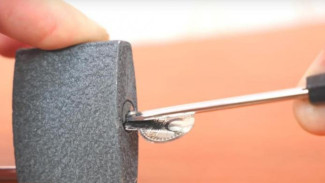 Cara Mudah Buka Gembok Tanpa Kunci Pakai Obeng & Tang