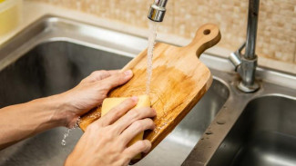 Keluarga Mudah Sakit? Bisa Jadi Talenan Kotor Sarang Bakteri, Ini 3 Jurus Ampuh Membersihkan Talenan