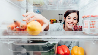 5 Bahan Alami Ampuh Hilangkan Bau Tak Sedap di Kulkas dan Freezer