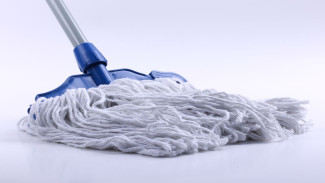 Bye-Bye Pel Dekil! 3 Bahan Ajaib Bikin Kain Pel Kinclong Seperti Baru Lagi!