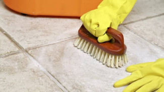 Tips Praktis Hilangkan Noda Kuning di Keramik Secara Alami