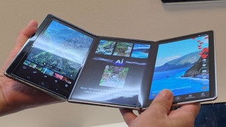 Gokil! Hands-On Eksklusif Samsung Flex G: Ponsel Lipat Tiga yang Bisa Jadi Tablet 12 Inci – Cuma Segelintir Orang Bisa Sentuh!
