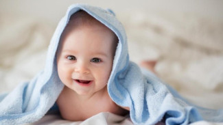 100+ Nama Bayi Laki-Laki Modern 3 Kata Paling Estetis & Bermakna!