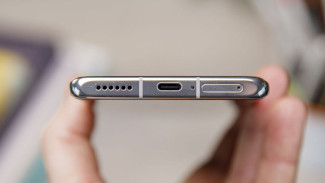 Jangan Sampai Rusak! Begini Cara Bersihkan Port Charger Androidmu