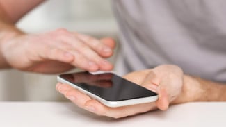 Jangan Abaikan Tempered Glass Retak, Ini Bahayanya untuk Smartphone Kamu!