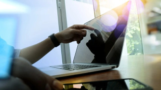 Apa Saja Keunggulan dan Kelemahan Laptop Touchscreen? Simak di Sini!