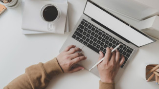 8 Kebiasaan Sepele yang Merusak Laptopmu Secara Perlahan