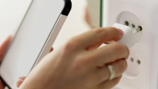 Ternyata Begini Penyebab Baterai Boros, Hindari 5 Kesalahan Saat Charge Ponsel!