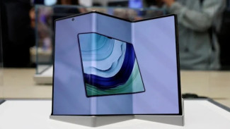 Mengintip Keunggulan Layar Lipat Tiga Huawei Mate XT 2 dengan Teknologi UFG
