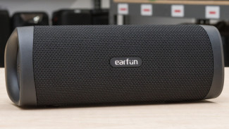 Hanya Rp900 Ribuan! EarFun UBoom L, Speaker Bluetooth Super Tangguh yang Bisa Dipakai di Air & Jadi Soundbar!