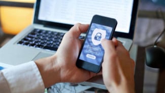 8 Tanda Kalau HP-Mu Disadap & Cara Mengatasinya Secara Efektif!