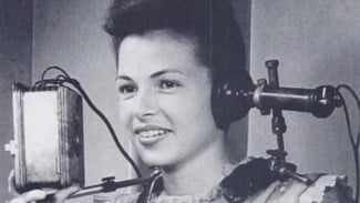 Ternyata Headphone Diciptakan Bukan untuk Musik! Ini Sejarah Mengejutkan yang Jarang Diketahui