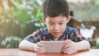 Tahukah Anda? Usia Ideal Anak Menggunakan Gadget Agar Tidak Merusak Mata