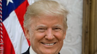 Perang Dagang Memanas: Trump Berlakukan Tarif Impor 10-70% Mulai 1 Agustus 2025