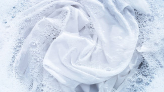 Tips Hilangkan Noda Karat pada Kemeja Putih dalam 2 Menit, Dijamin Bersih!