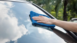 Cara Ampuh Bersihkan Kaca Mobil dari Goresan Halus, Cukup Gunakan Bahan ini dari Dapur!