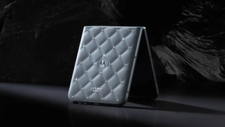 Wow! Motorola Razr 2025 Hadir dalam Edisi Spesial Berlapis Kristal Swarovski!