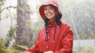 Jas Hujan Tebal Anti Bocor: 10 Pilihan Terbaik Dijamin Bikin Aman Berkendara!