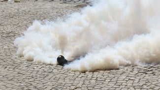 Wajib Tahu! Ini Cara Ampuh Atasi Efek Buruk Gas Air Mata dengan Cepat