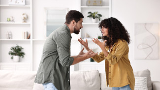 7 Tanda Hubungan Diam-Diam Merusak Hidupmu, Bukan Cinta Sejati