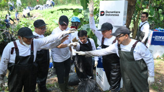 Gebrakan Telkom dan Pandawara Group di World Clean Up Day