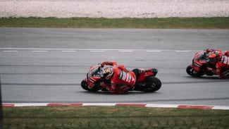 Tak Perlu Ribet, Ini 4 Platform Resmi untuk Nonton Live Streaming MotoGP Mandalika 2025!