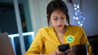 Bisa! 4 Cara Ampuh Lihat Status WhatsApp Orang Lain Tanpa Ketahuan