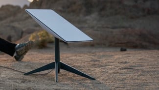 Starlink di Indonesia: Apakah Layanan Satelit Ini Benar-Benar Solusi untuk Kesenjangan Digital?