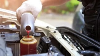 Mudah! Begini Cara Cek Oli Power Steering Mobil Agar Tetap Lancar
