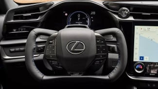 Lexus RZ 500e Hadir: Mobil Listrik Pertama Lexus Pakai Steer-by-Wire, Harganya Fantastis!