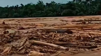 Link Video Detik-Detik Banjir Terjang Sumatra: Arus Deras Sapu Rumah, Mobil, dan Infrastruktur