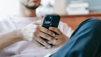 Gratis Tapi Legal! Daftar Aplikasi Nonton Siaran TV Langsung di HP 2025