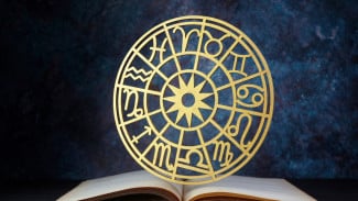6 Zodiak Penuh Peluang Finansial di Akhir 2025, Siapa Paling Diuntungkan?