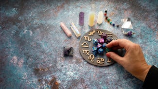 Ramalan Keuangan 7 Desember 2025: Peluang Finansial Libra hingga Pisces yang Perlu Diwaspadai