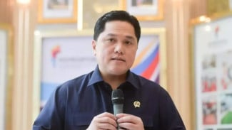 Van Bronckhorst atau Herdman? Ini 2 Nama Kuat Calon Pelatih Baru Timnas Indonesia!